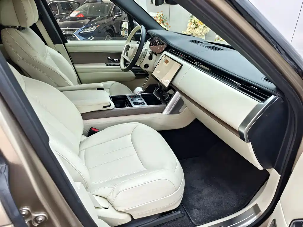 Land Rover Range Rover 2023 4.4 V8 530PS