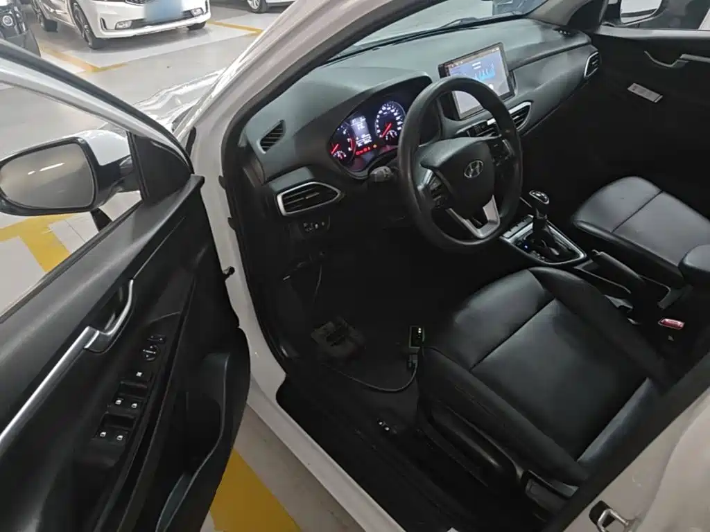 Hyundai Elantra — миниатюра 16