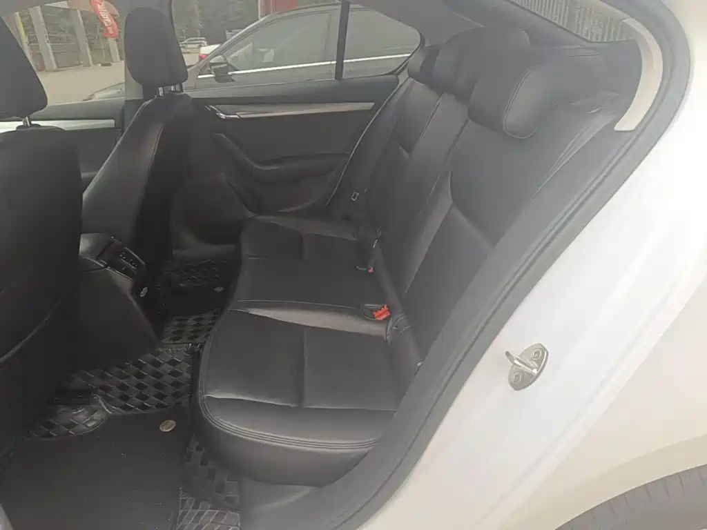 Skoda Octavia — миниатюра 17