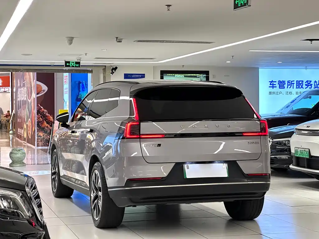 Volvo XC70 PHEV — миниатюра 7