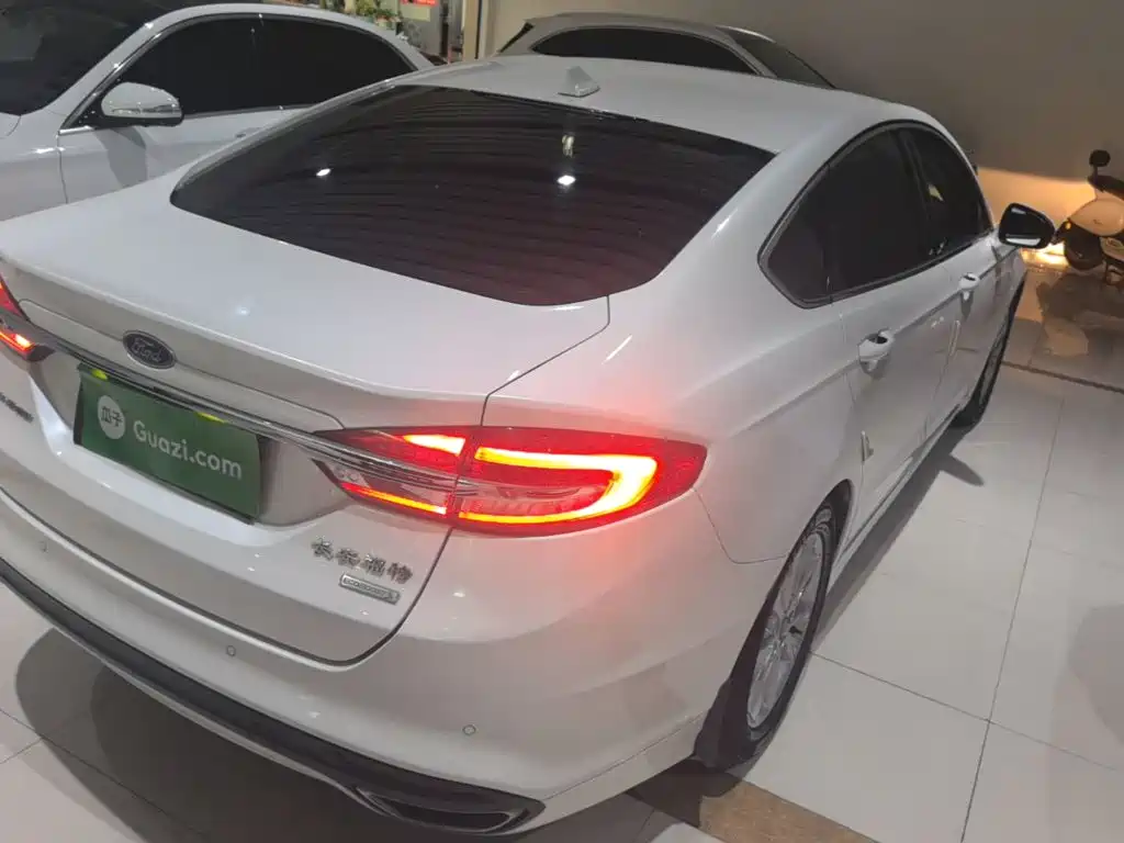 Ford Mondeo — миниатюра 7