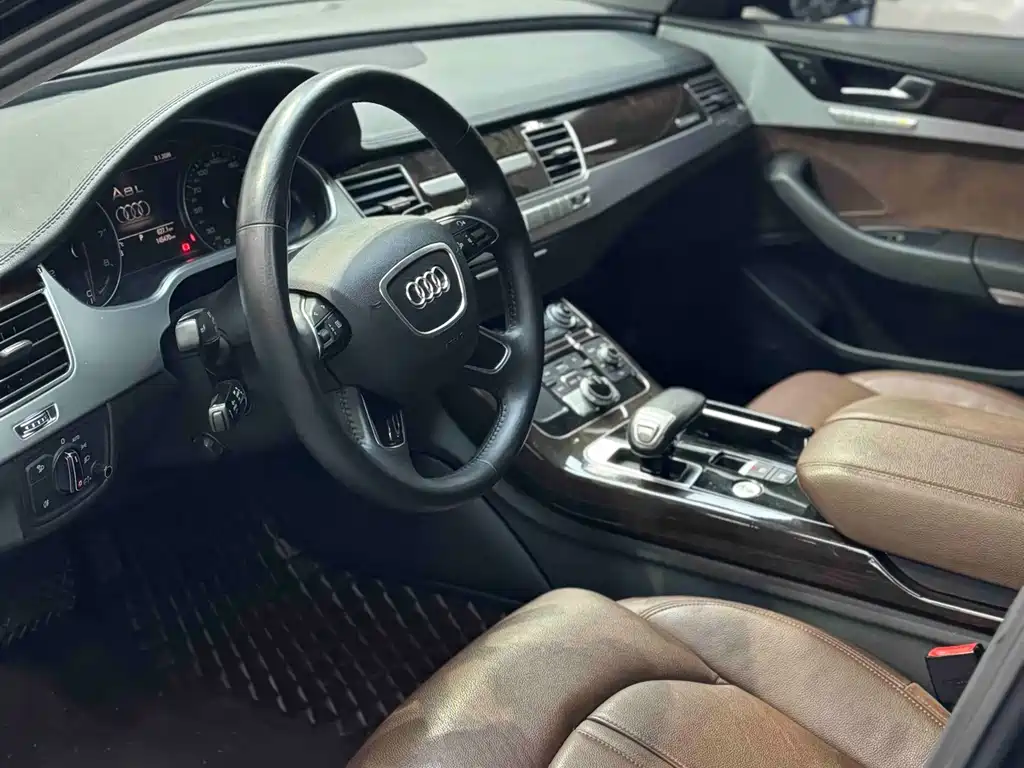 AUDI A8