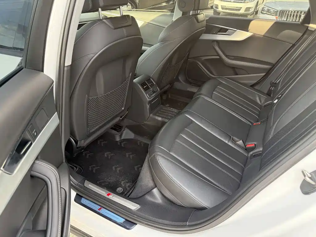 Audi A4L — миниатюра 7