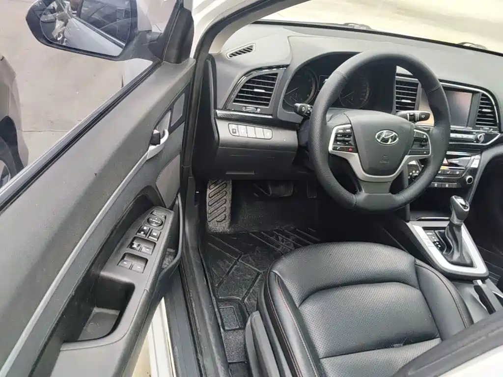 Hyundai Elantra — миниатюра 16