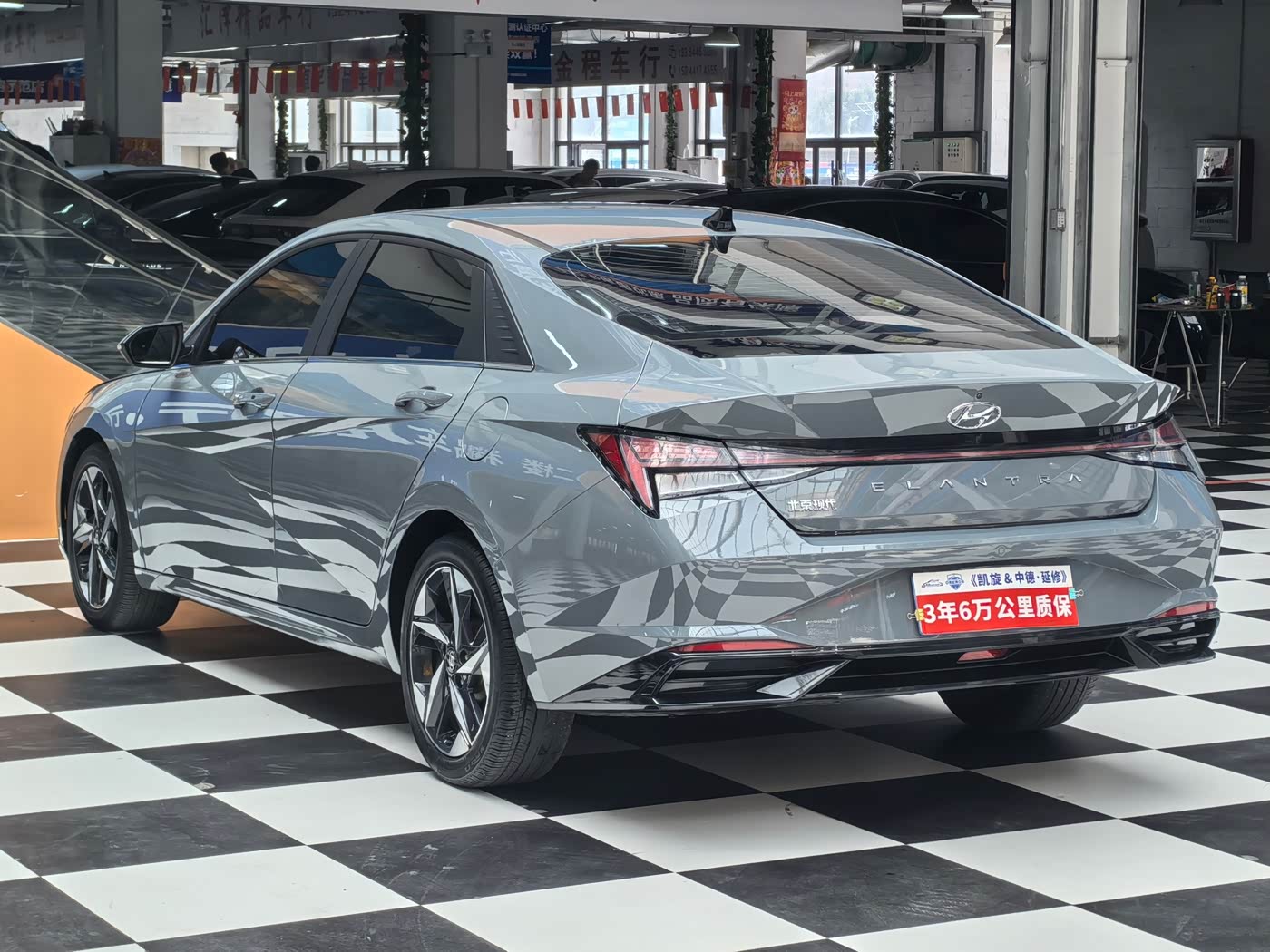 Hyundai Elantra 1.5 л 2022 г. Серебристо-серый, пробег 43000 км