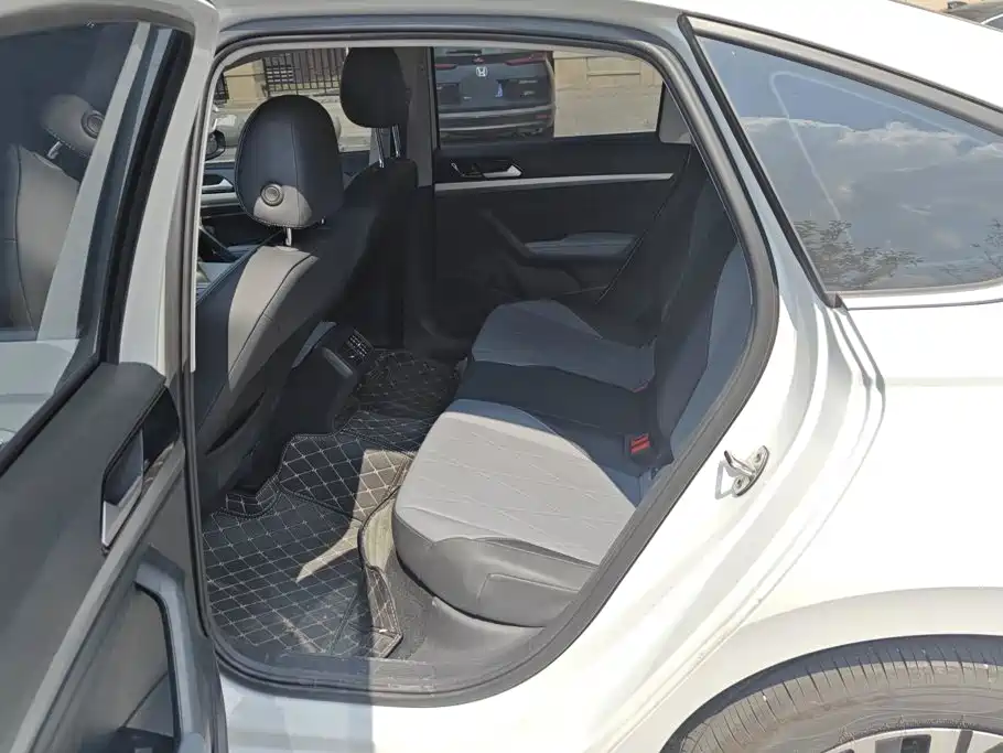 Volkswagen Lavida — миниатюра 11
