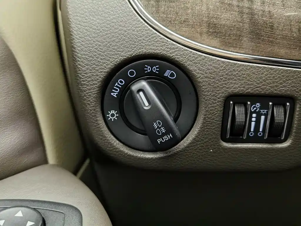 Chrysler Grand Voyager (Import) — миниатюра 21