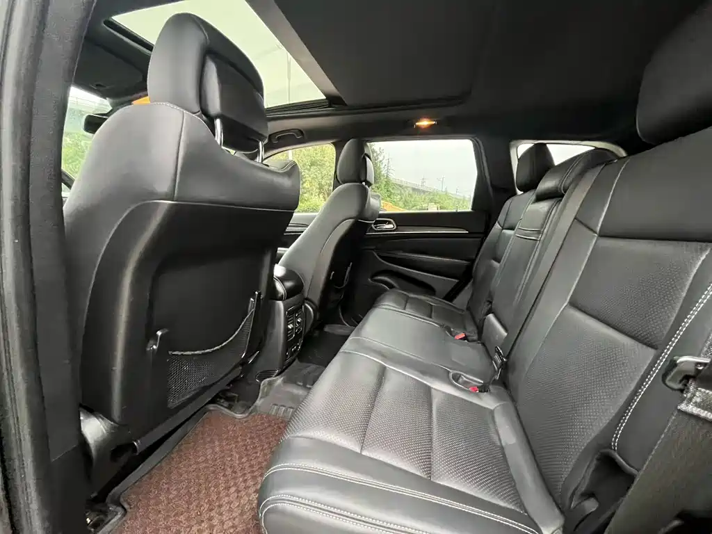 Jeep Grand Cherokee (Import) — миниатюра 6