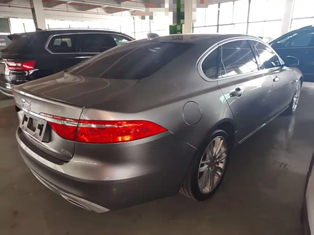 Jaguar XFL — миниатюра 7