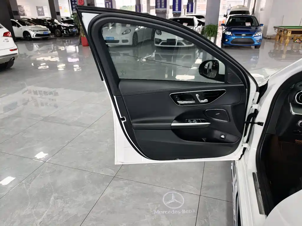 Mercedes-Benz C-Class — миниатюра 16