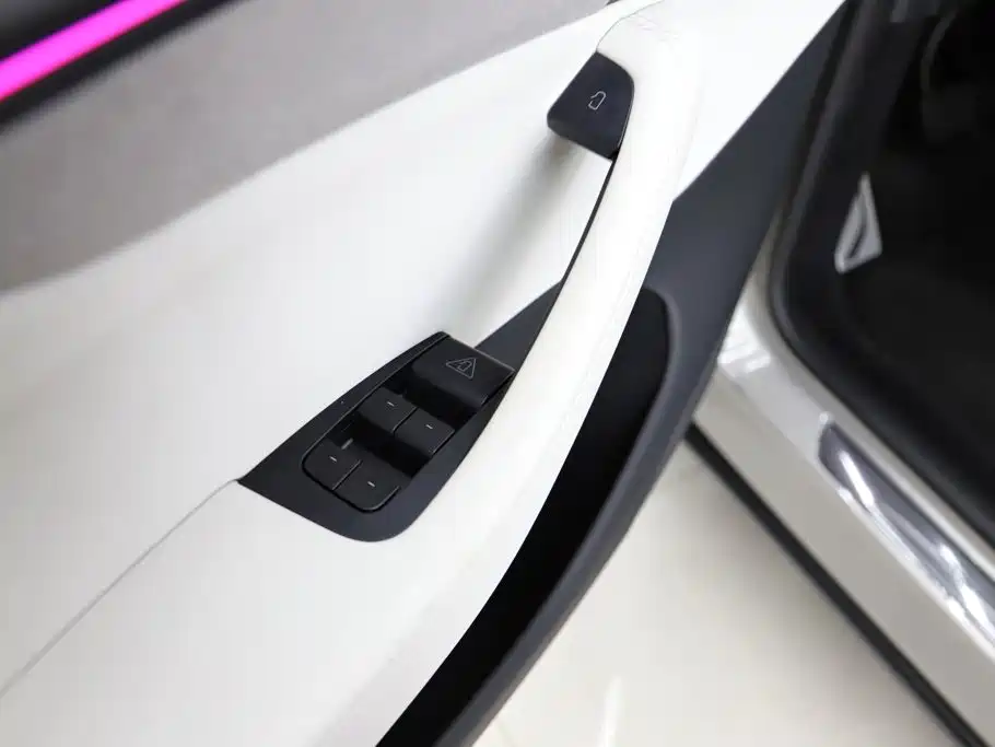 Tesla Model Y L — миниатюра 22