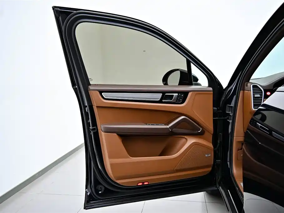 PORSCHE CAYENNE NEW ENERGY