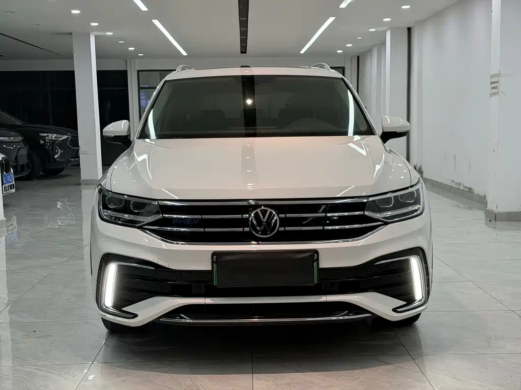 Volkswagen Tiguan L PHEV — миниатюра 2