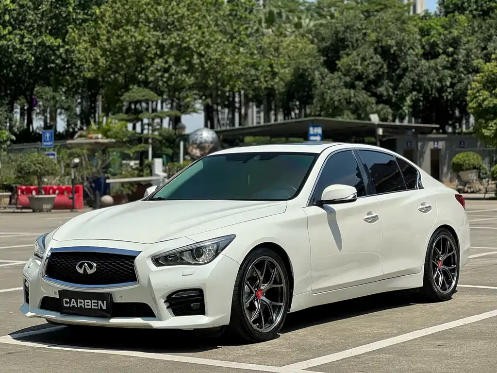 Купить Infiniti Q50