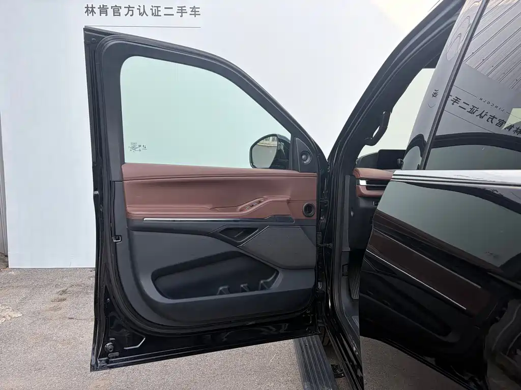 Lincoln Navigator — миниатюра 11