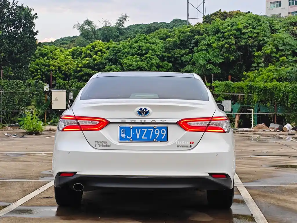 Toyota Camry — миниатюра 6