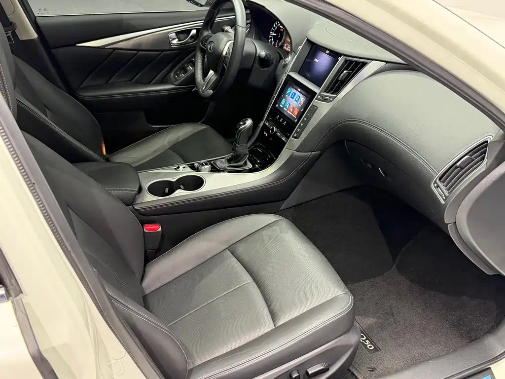 INFINITI Q50L
