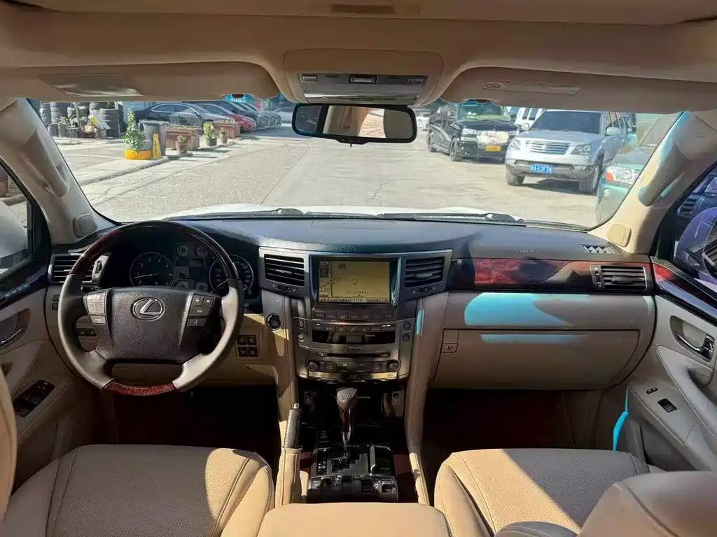 Lexus LX 2009 570