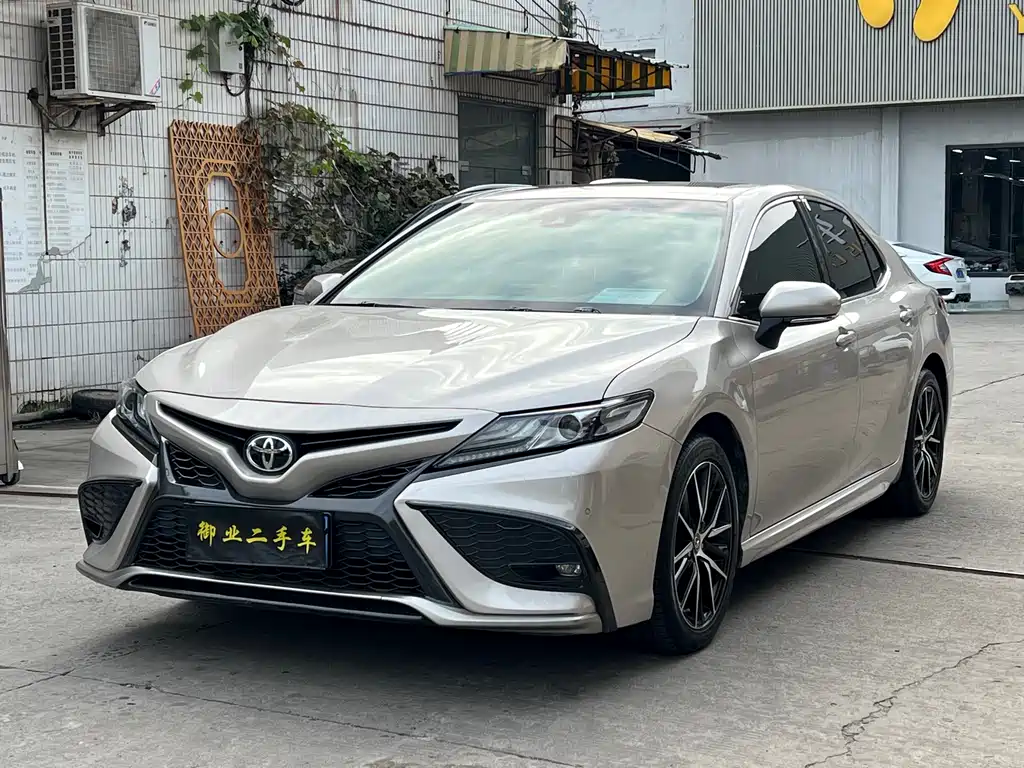 TOYOTA CAMRY