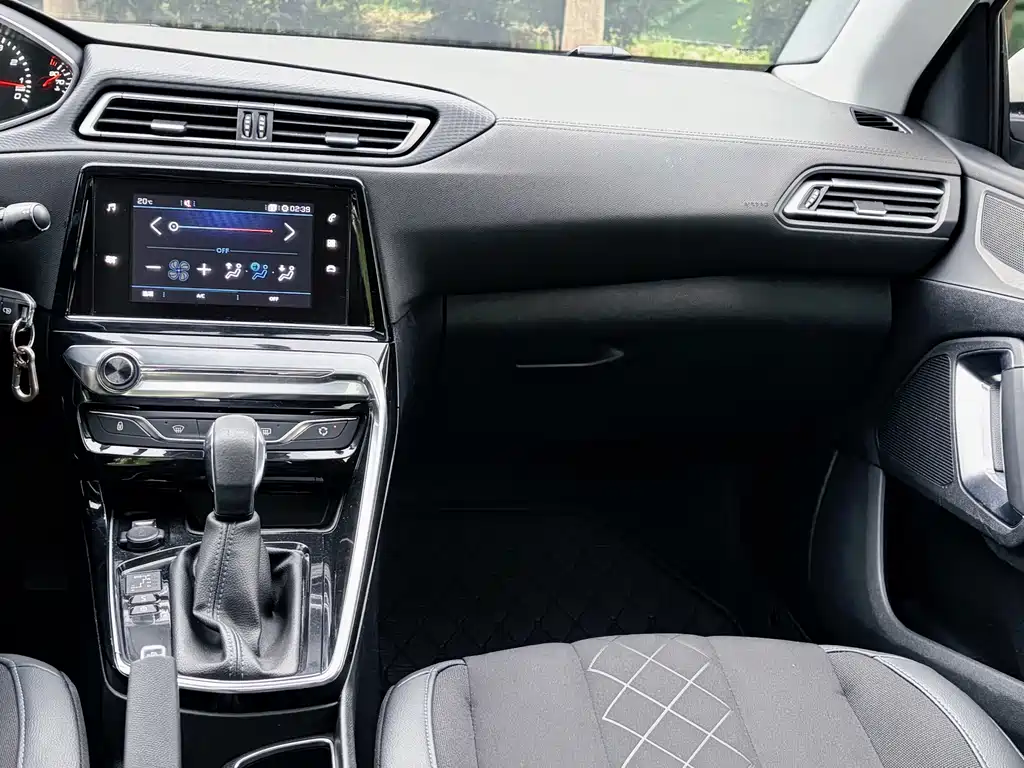 Peugeot 308 — миниатюра 15
