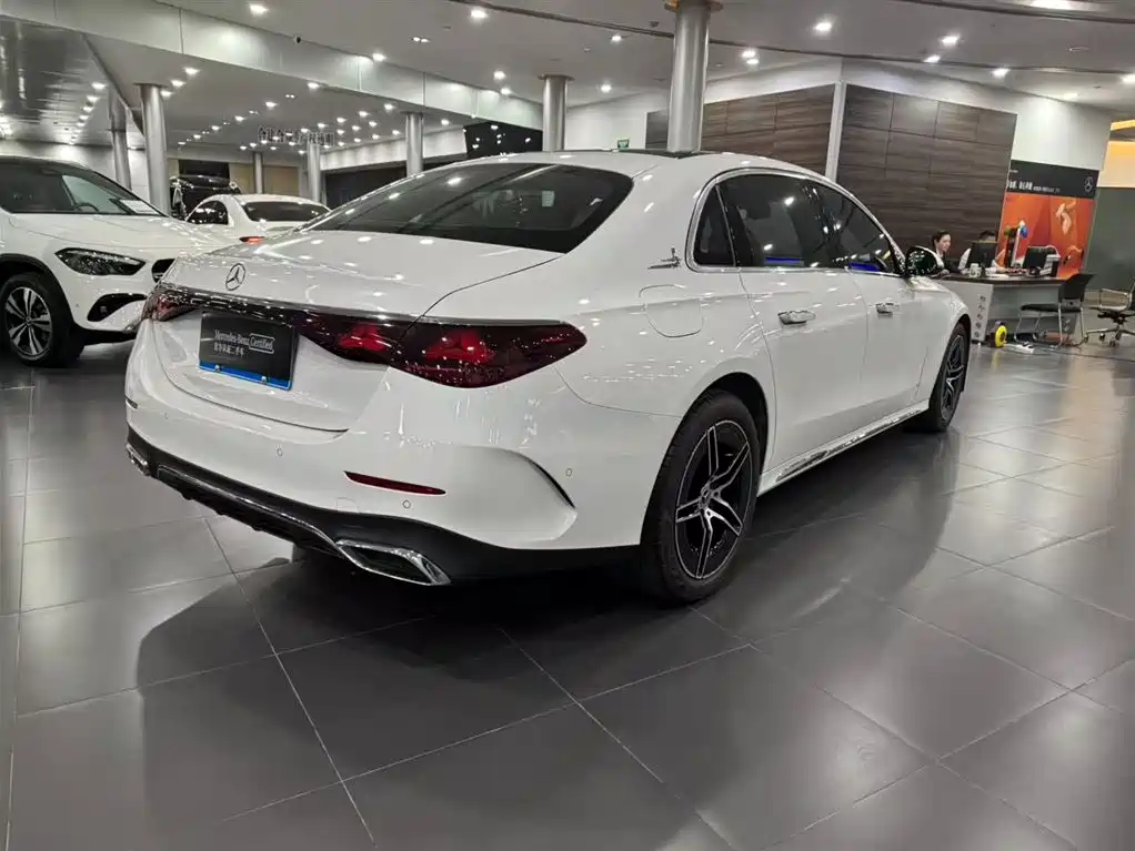 Mercedes-Benz E-Class — миниатюра 5