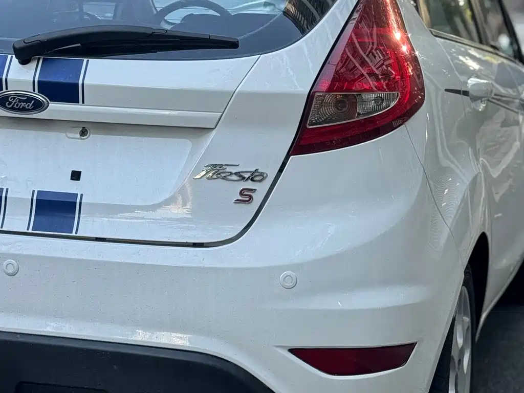 Ford Fiesta — миниатюра 14