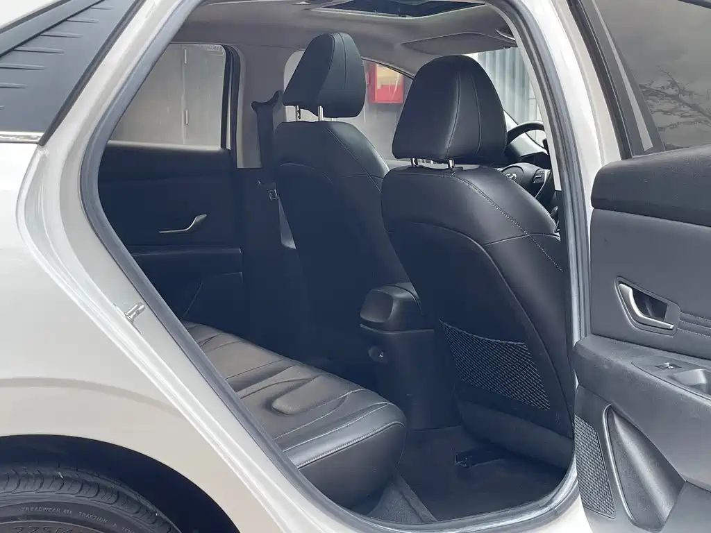 Hyundai Elantra — миниатюра 10