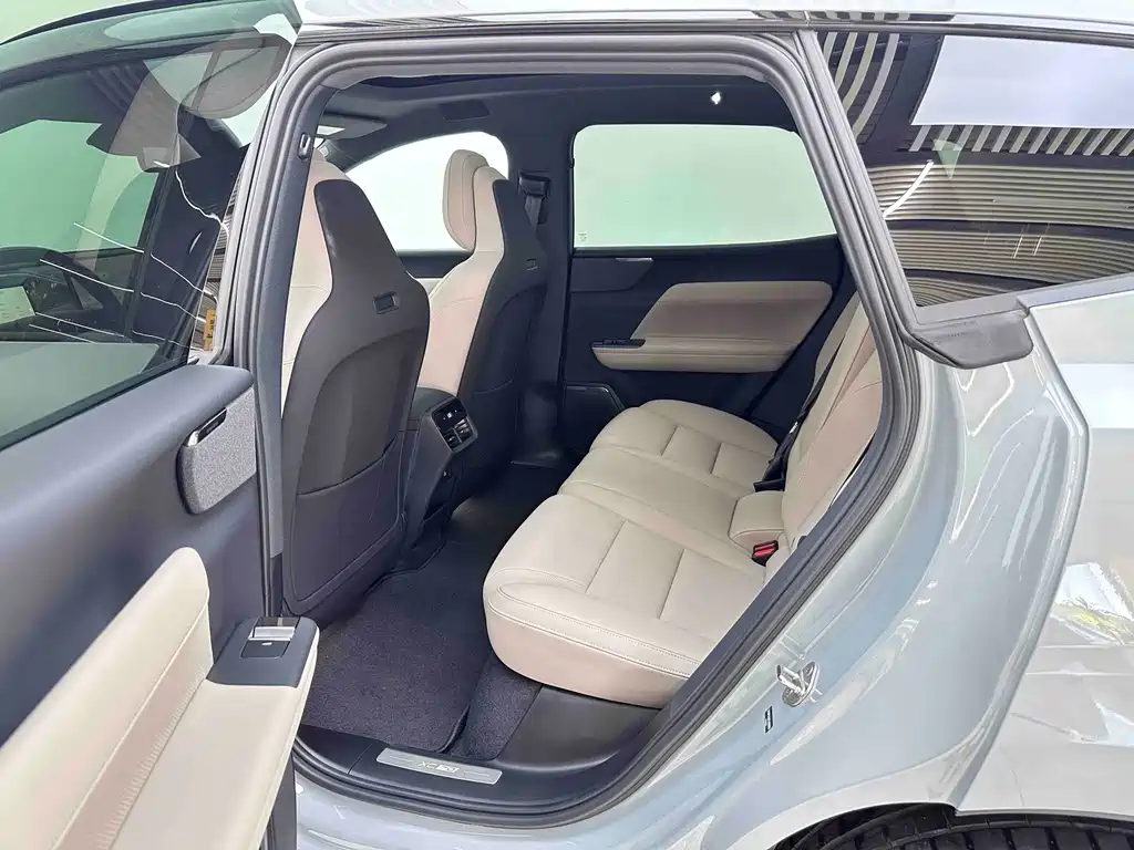 Volvo XC70 2026 Plus