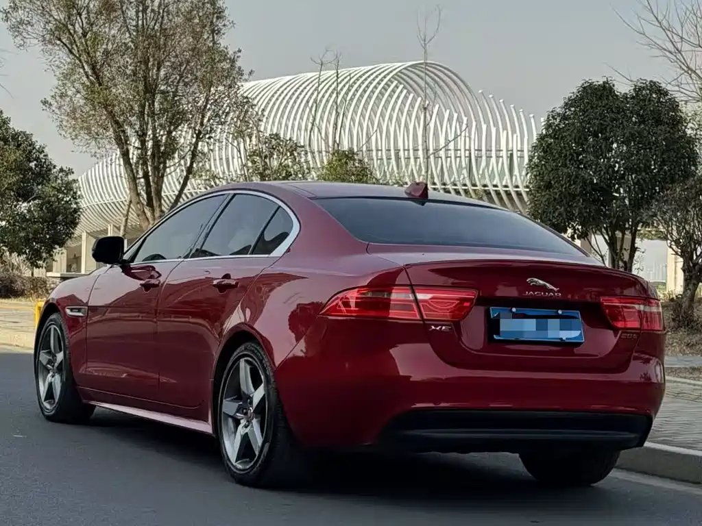 JAGUAR XE