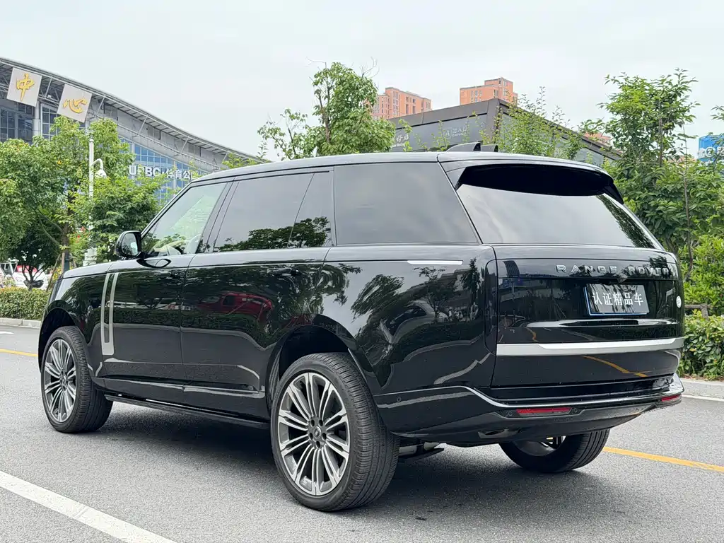 Land Rover Range Rover 2024 3.0 L6 400PS SV Long Wheelbase 4 мест