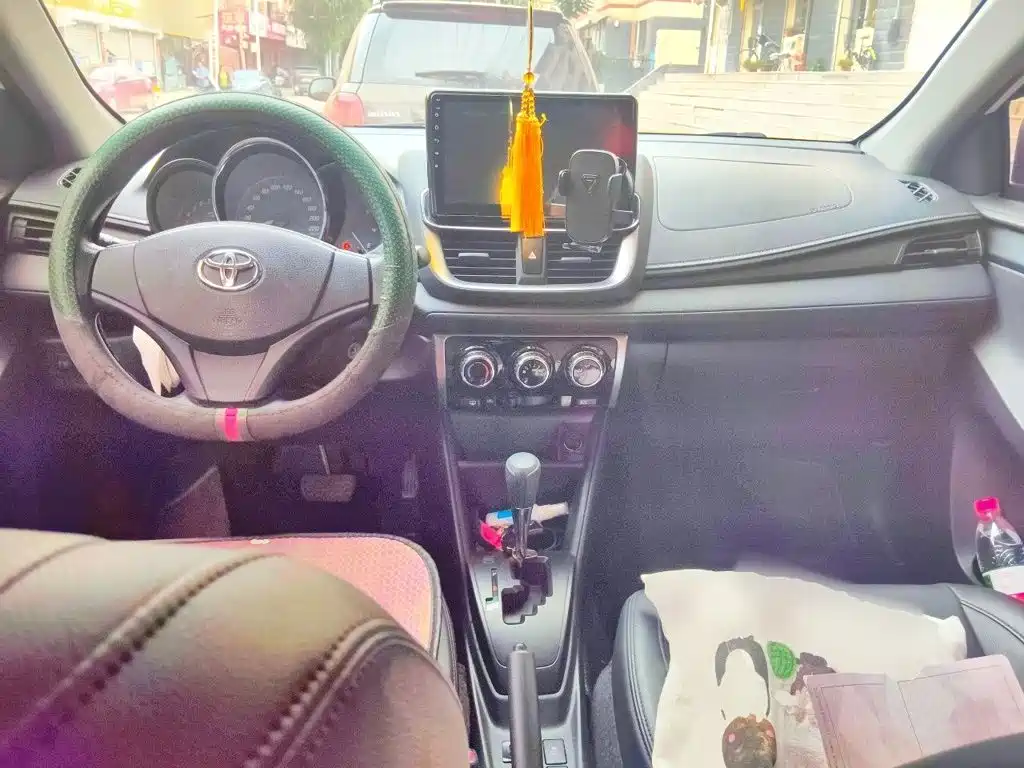 Toyota Yaris L — миниатюра 5