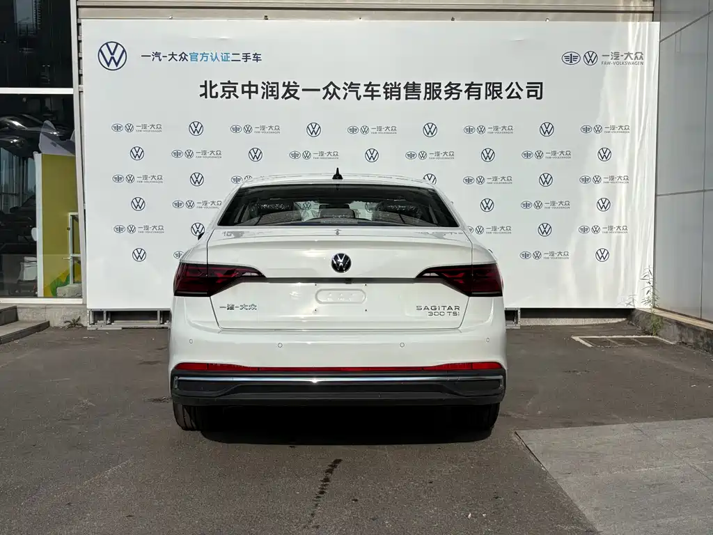Volkswagen Sagitar 2026 3000 300TSI DSG