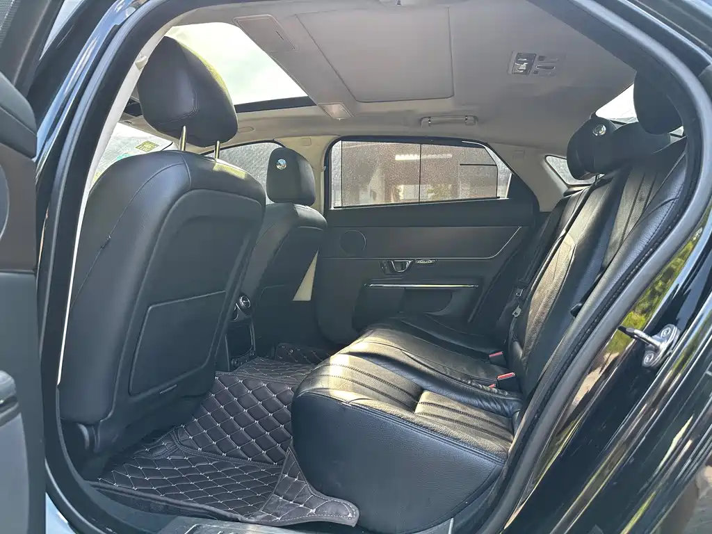 Jaguar XJ — миниатюра 6