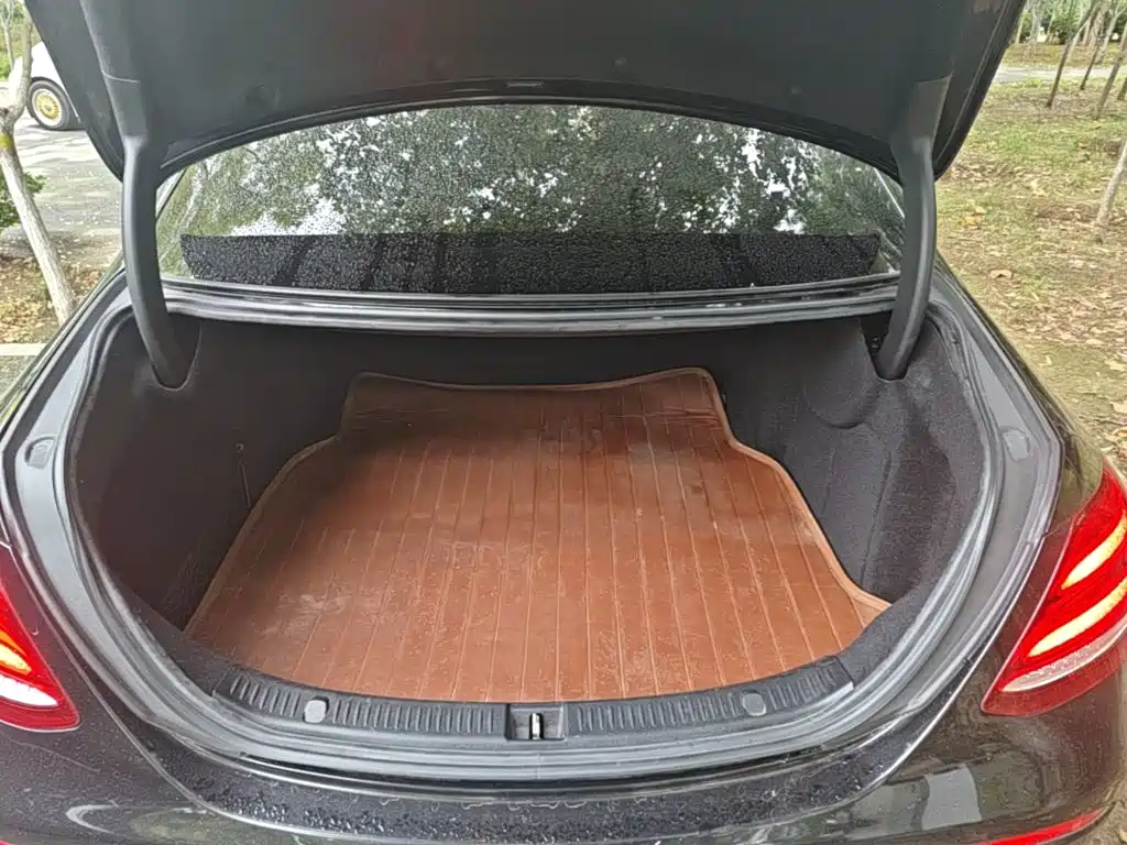 Mercedes-Benz E-Class — миниатюра 19