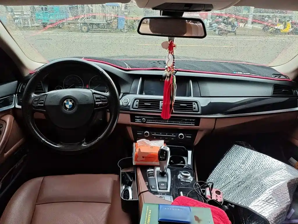 BMW 5 Series — миниатюра 13
