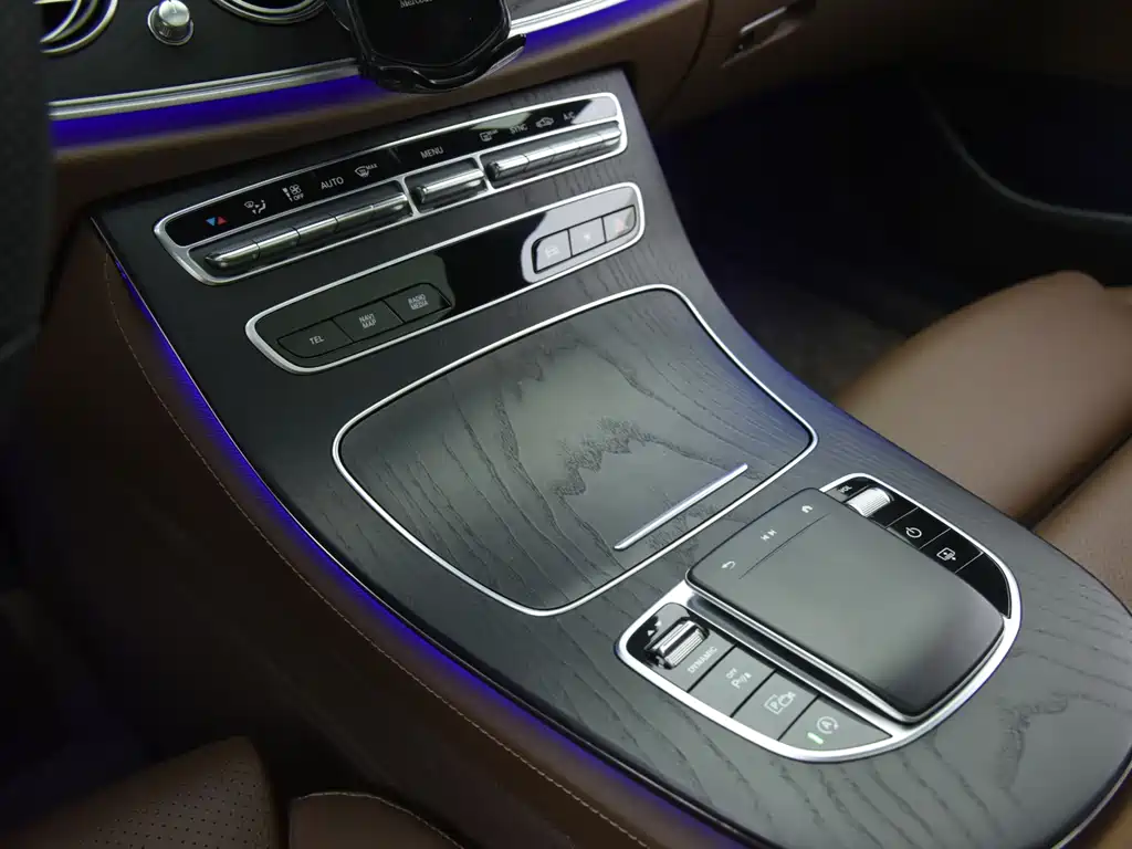 Mercedes-Benz E-Class — миниатюра 27