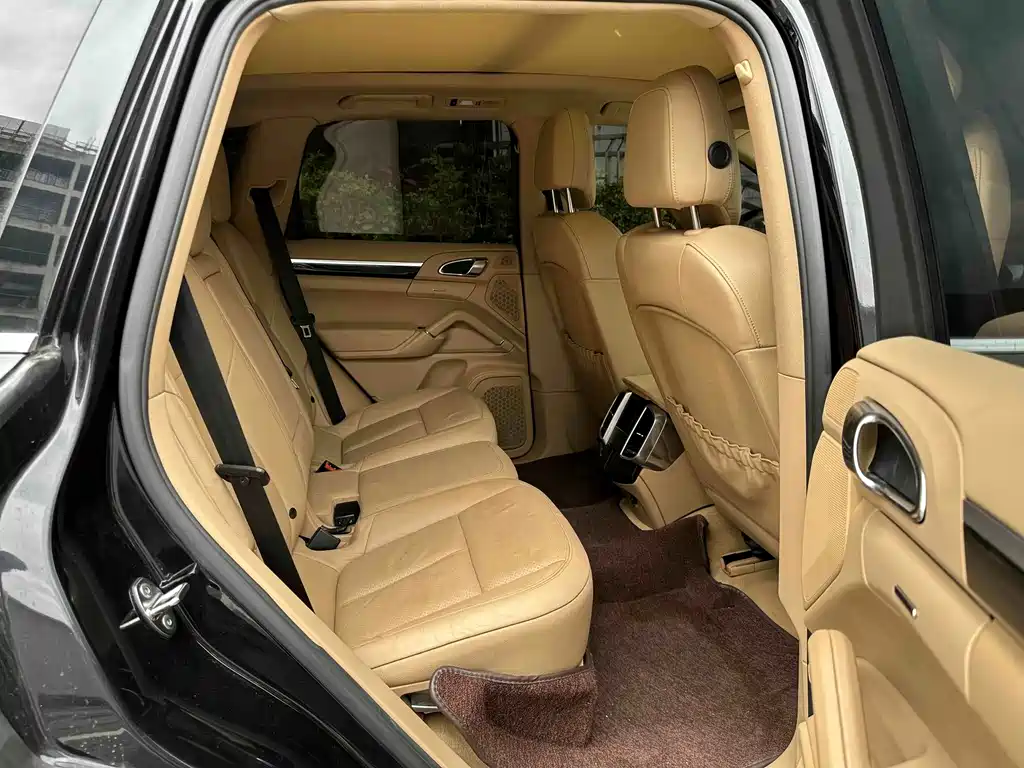 Porsche Cayenne — миниатюра 18