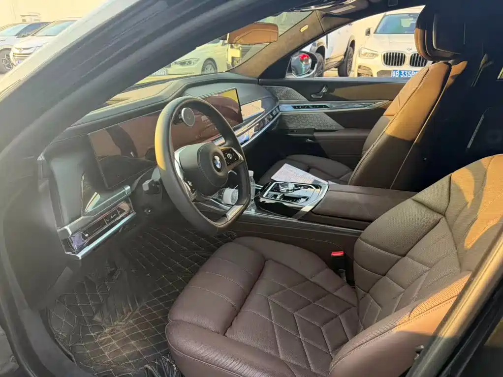 BMW 7 Series — миниатюра 12