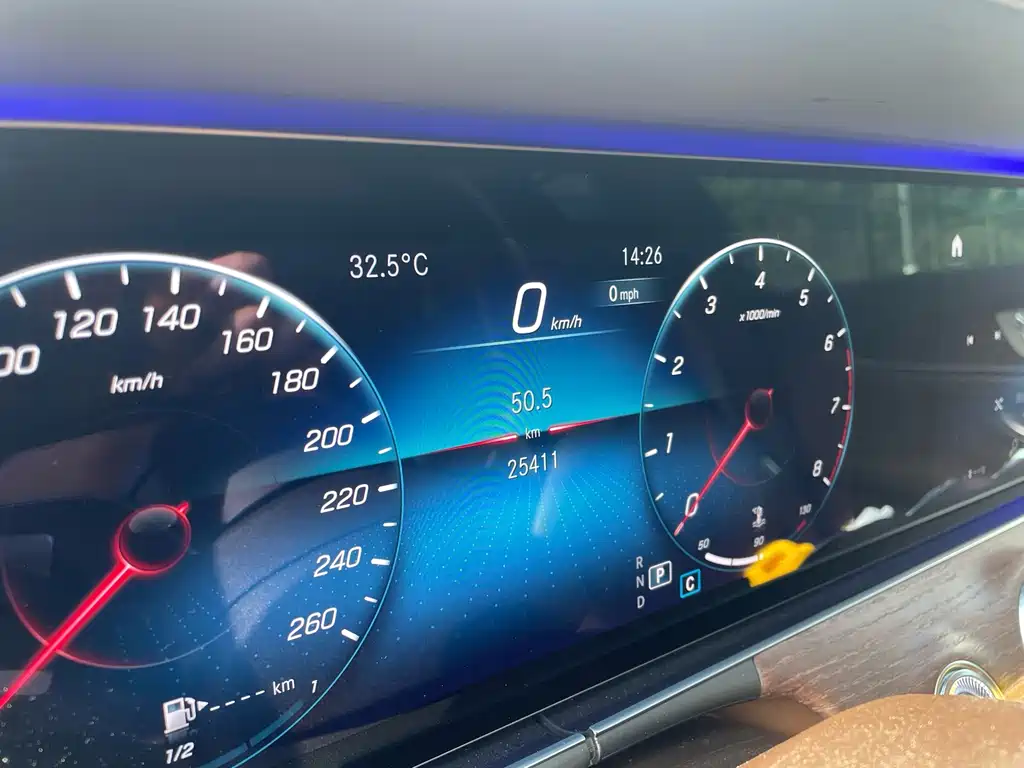 Mercedes-Benz E-Class — миниатюра 8