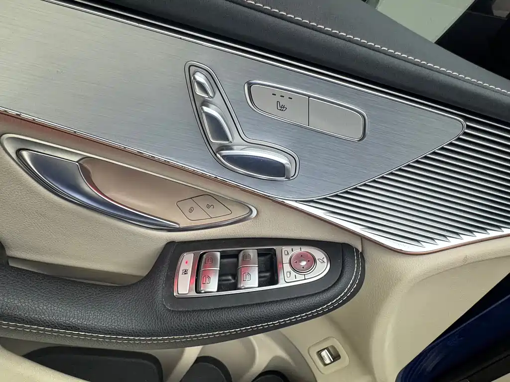 Mercedes-Benz EQC — миниатюра 17