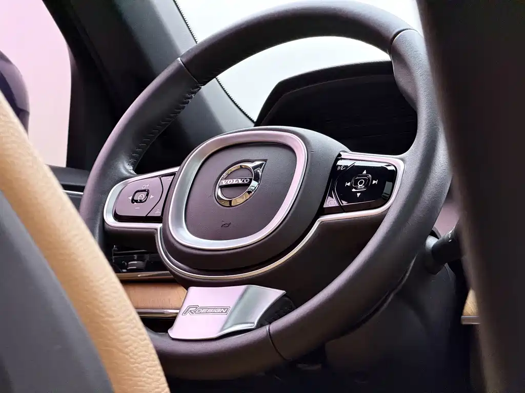 Volvo XC90 — миниатюра 17