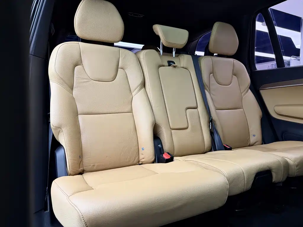 Volvo XC90 — миниатюра 22