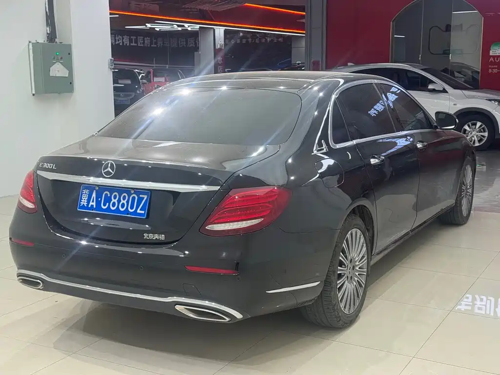 Mercedes-Benz E-Class — миниатюра 4