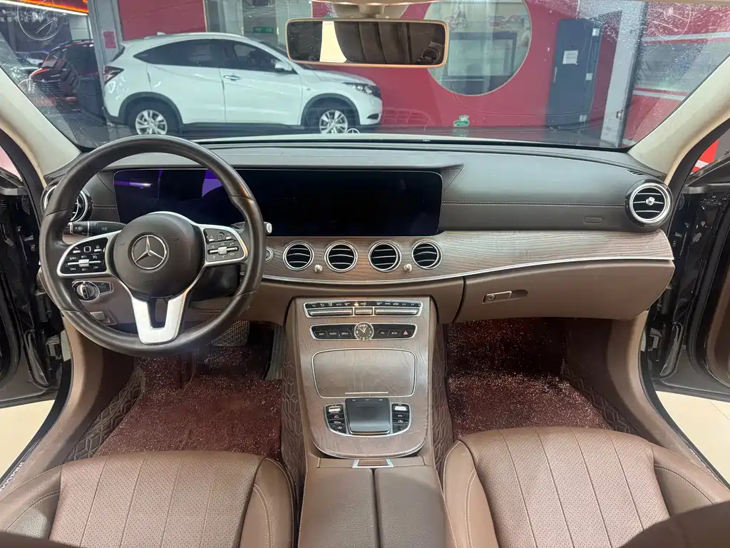 Mercedes-Benz E-Class — миниатюра 8