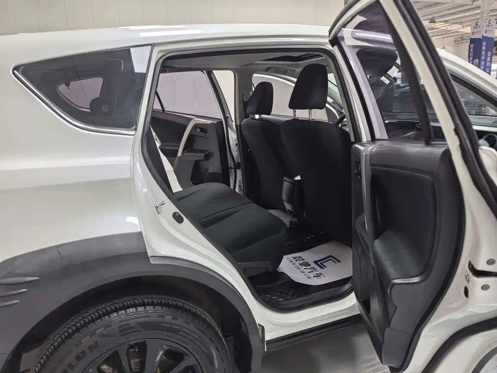 Toyota RAV4 — миниатюра 14