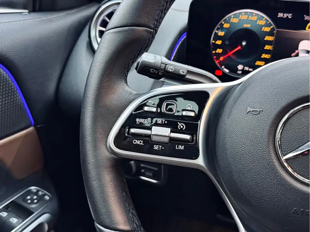 Mercedes-Benz GLB — миниатюра 21