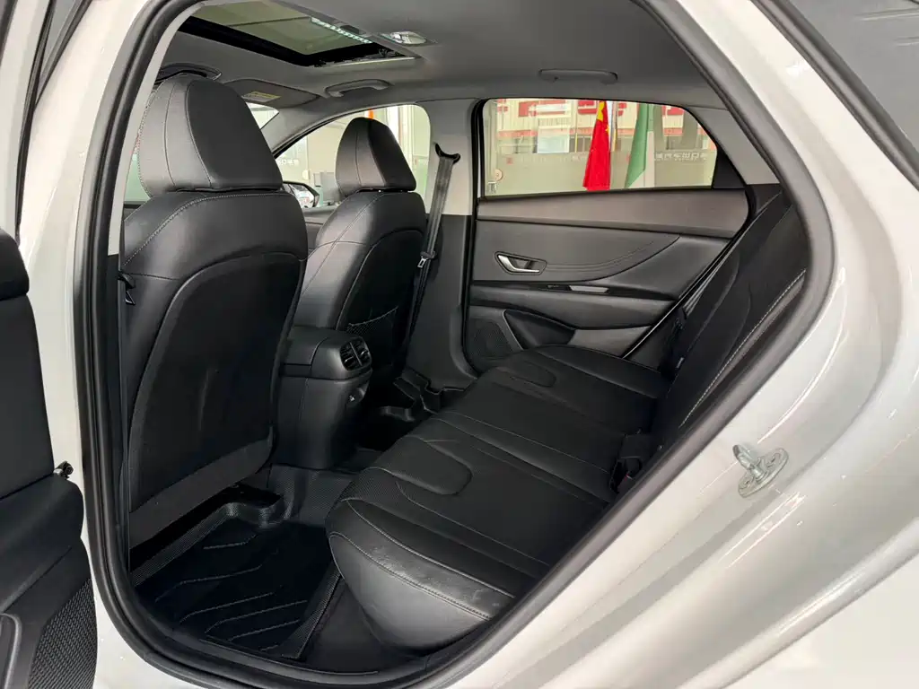 Hyundai Elantra — миниатюра 7