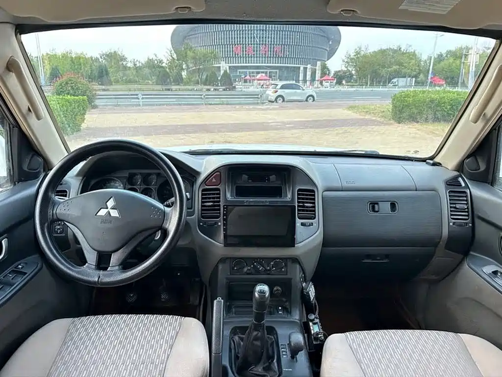 Mitsubishi Pajero — миниатюра 9