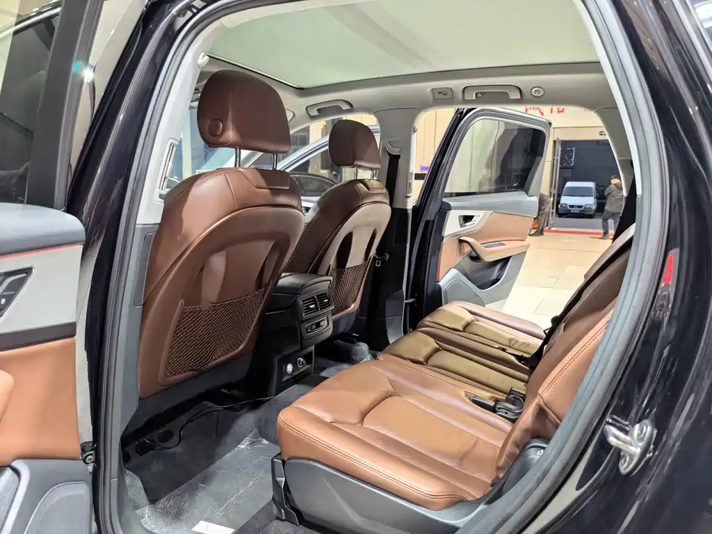Audi Q7 — миниатюра 9