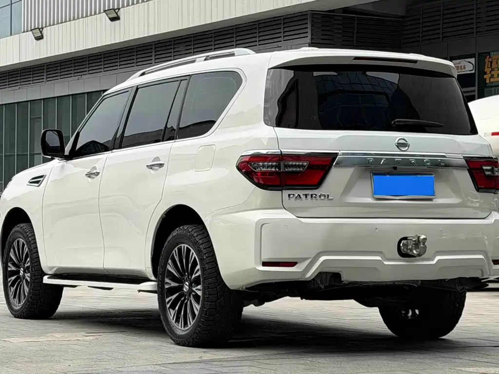 Nissan Patrol — миниатюра 16